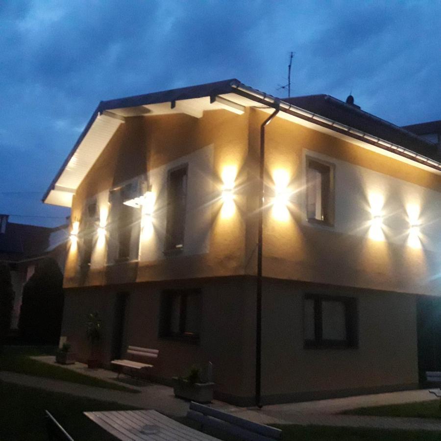Noclegi I Restauracja Gracja Bełchatów Buitenkant foto